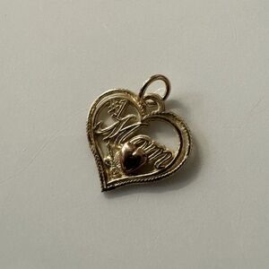 10 k gold mom heart pendant